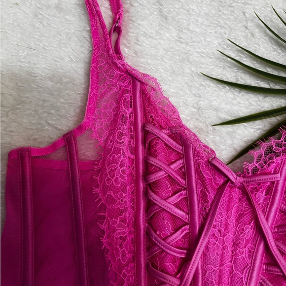 Victoria's Secret - Picture 2 of 3